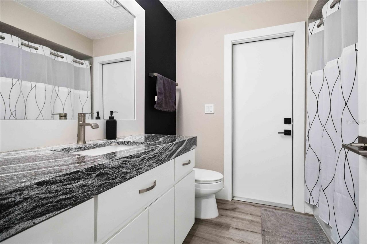 5833 Carriage Drive, Sarasota, FL 34243 Photo