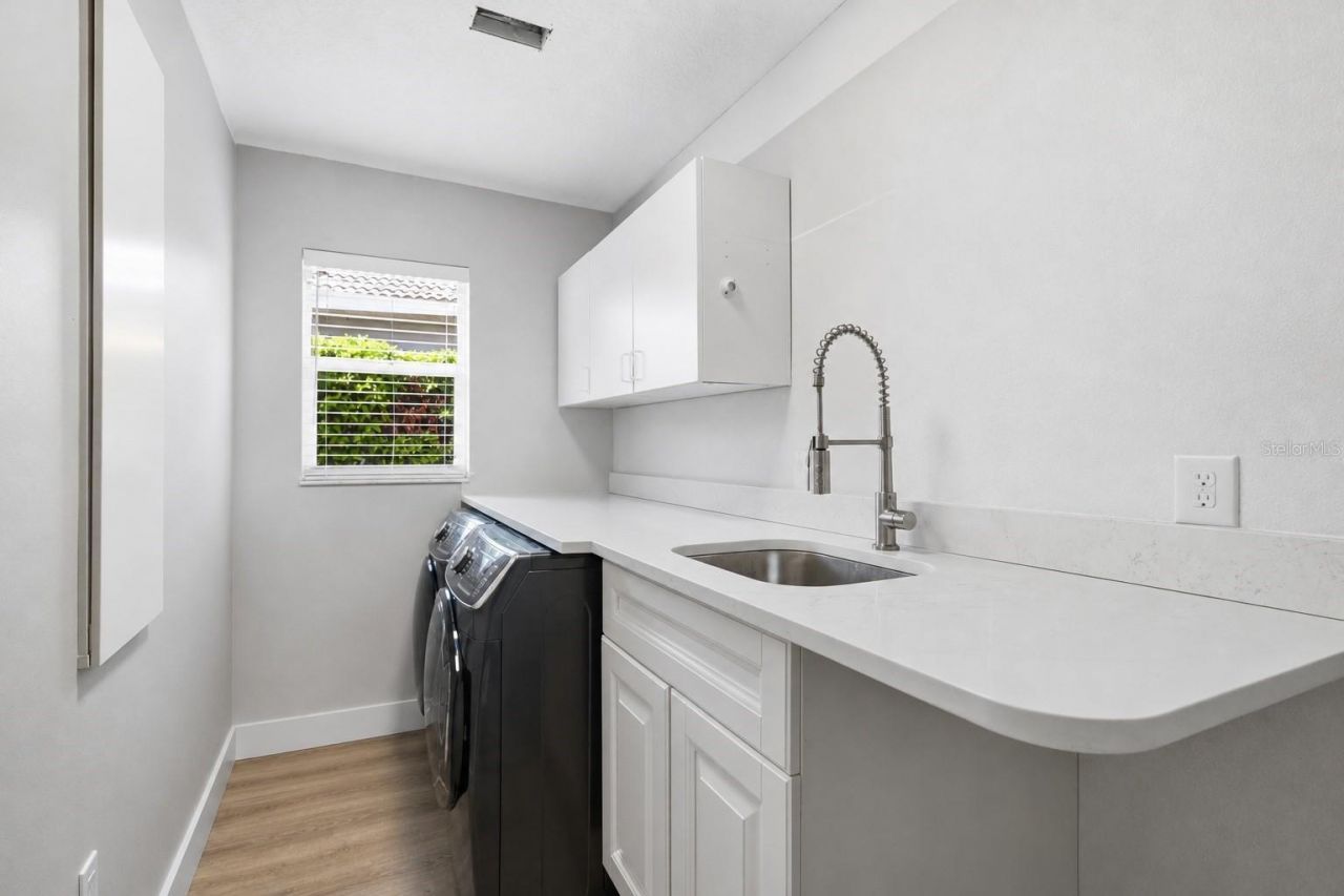 5833 Carriage Drive, Sarasota, FL 34243 Photo