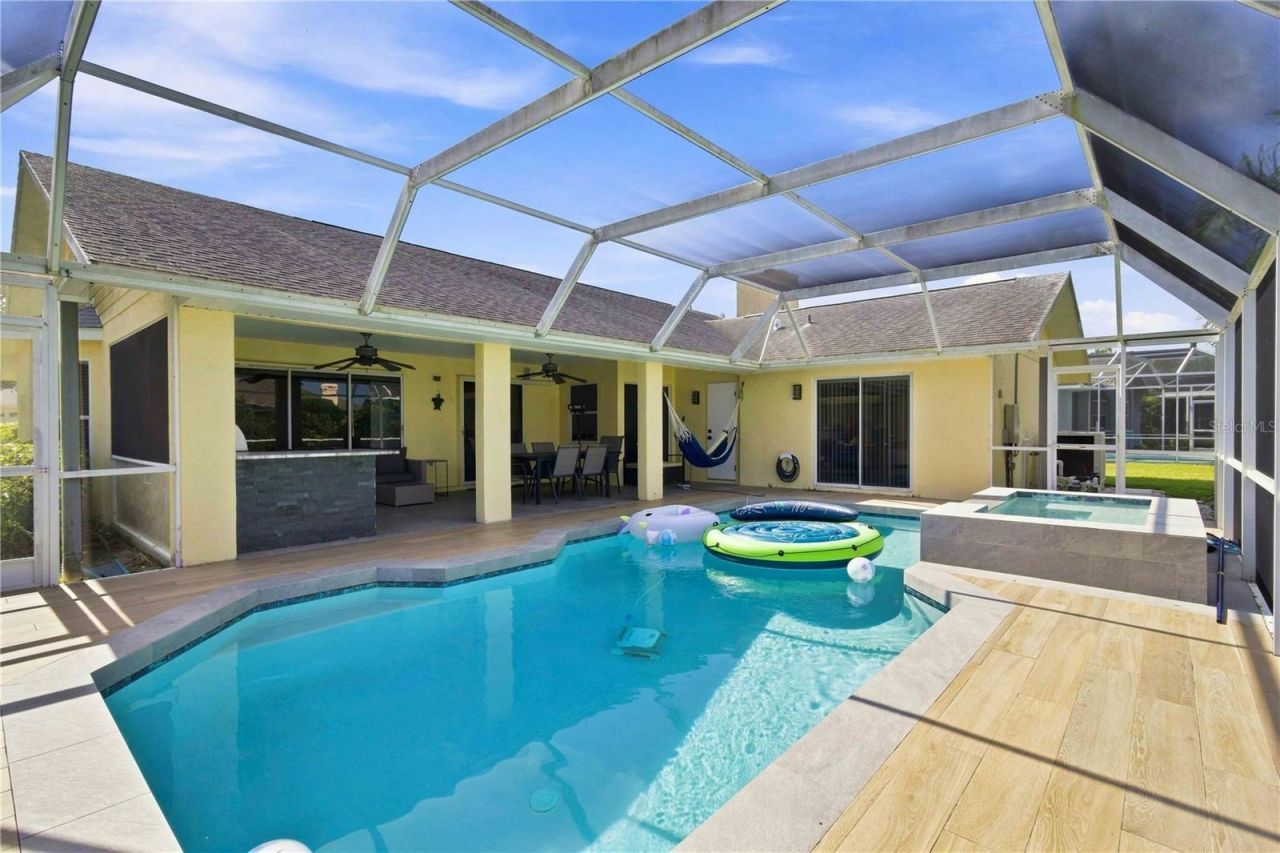 5833 Carriage Drive, Sarasota, FL 34243 Photo