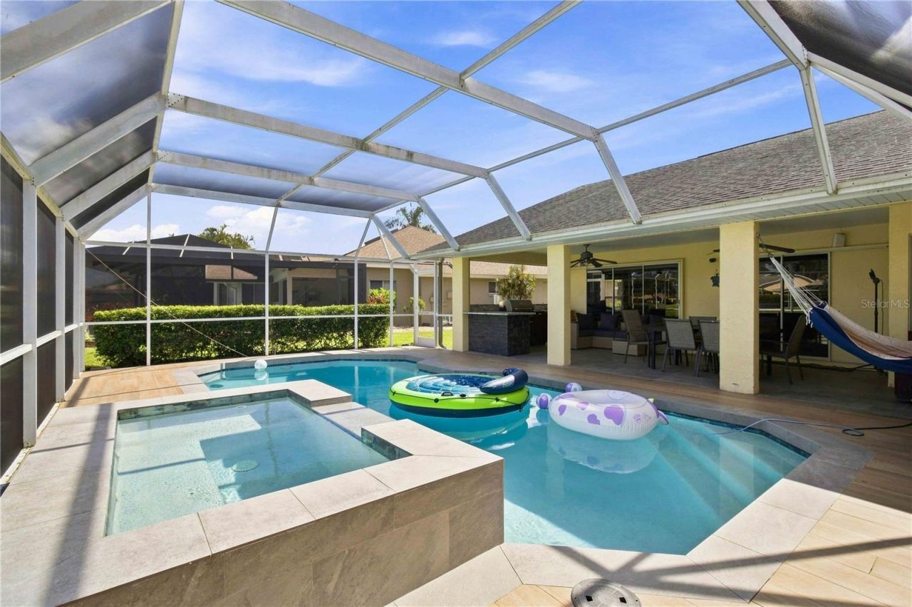 5833 Carriage Drive, Sarasota, FL 34243 Photo