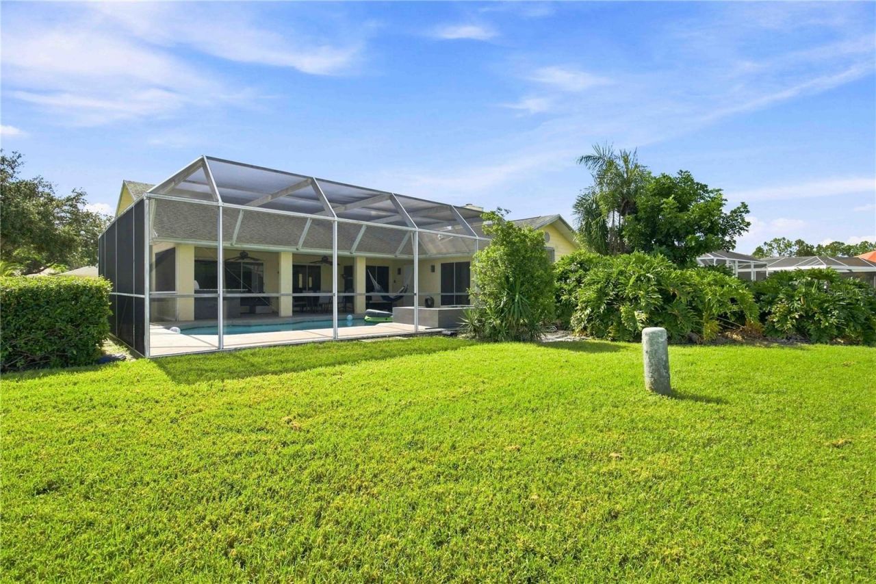 5833 Carriage Drive, Sarasota, FL 34243 Photo