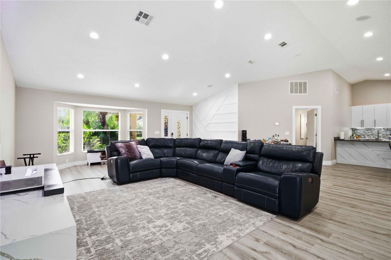 5833 Carriage Drive, Sarasota, FL 34243 Photo
