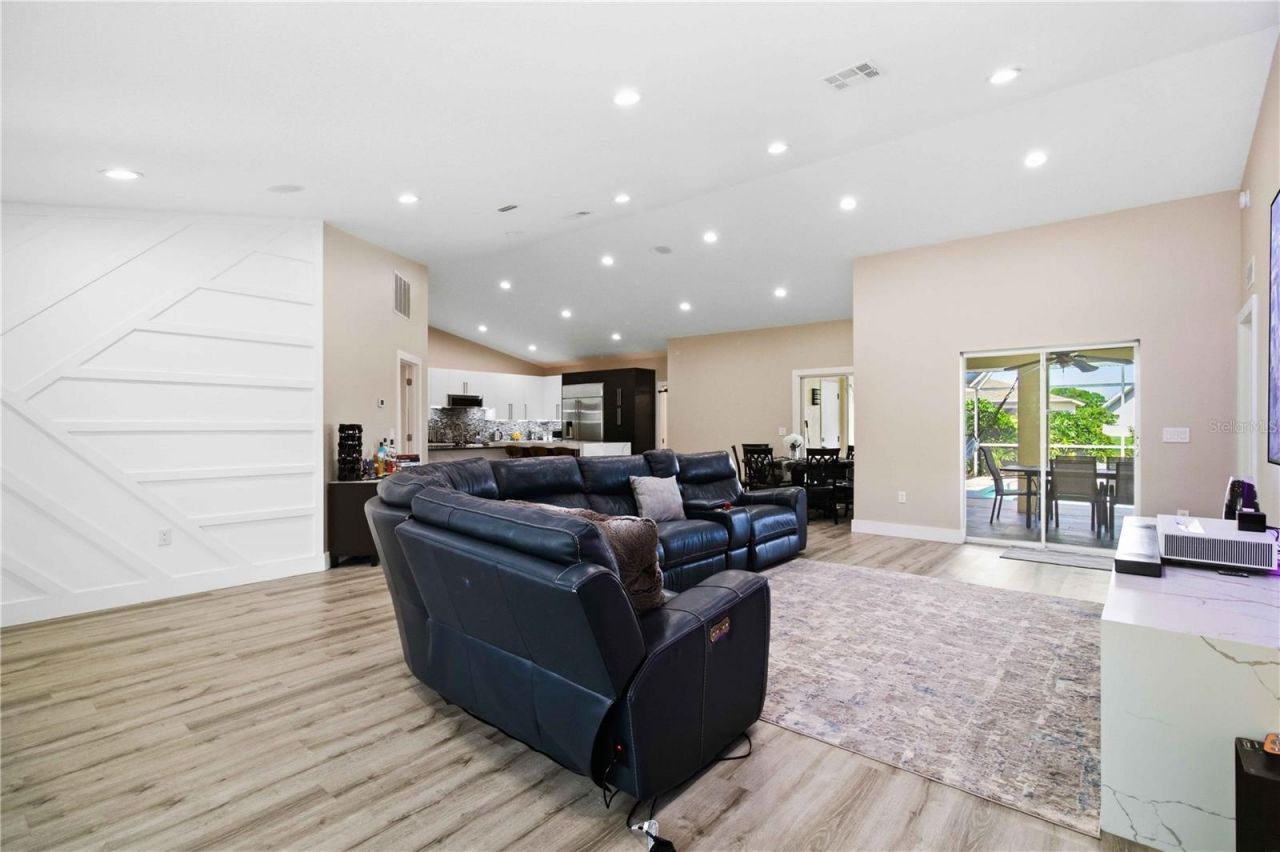 5833 Carriage Drive, Sarasota, FL 34243 Photo