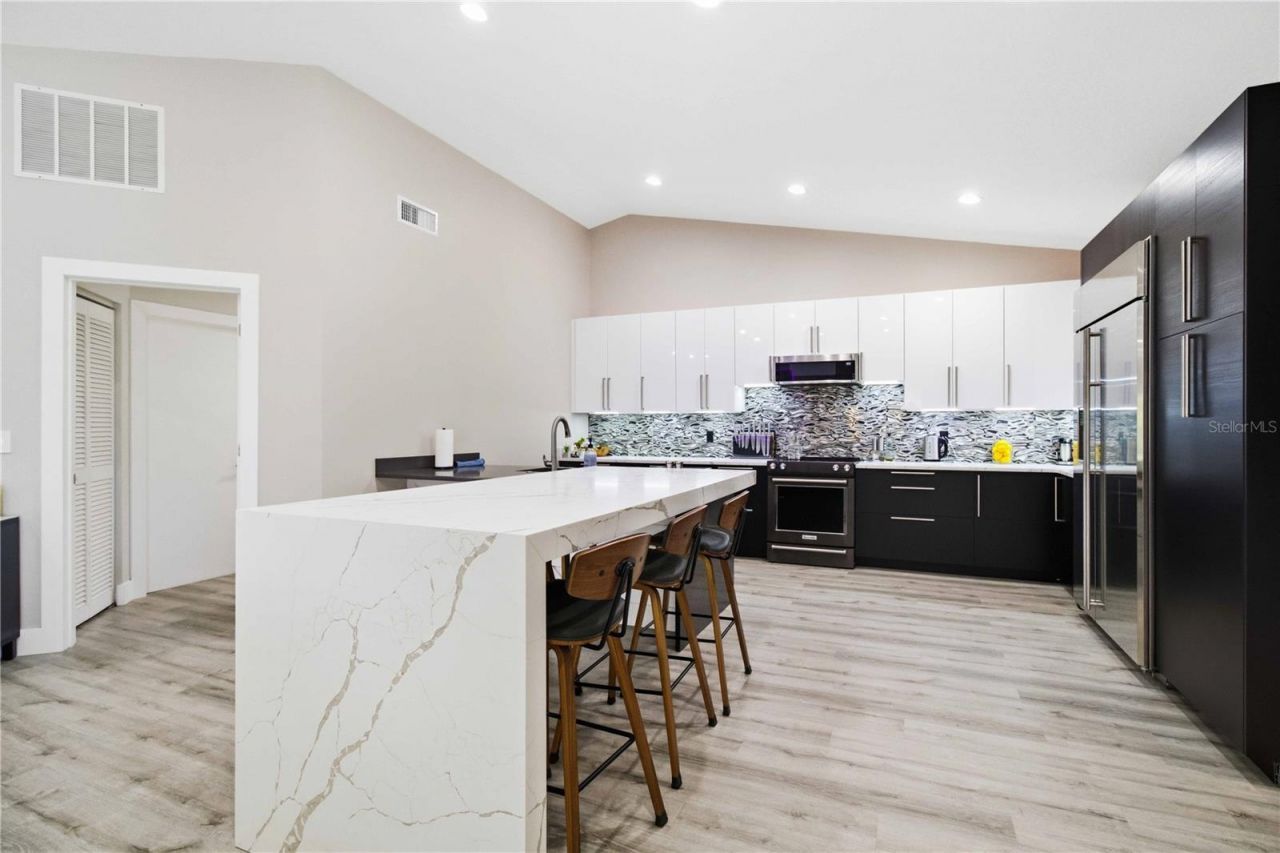 5833 Carriage Drive, Sarasota, FL 34243 Photo