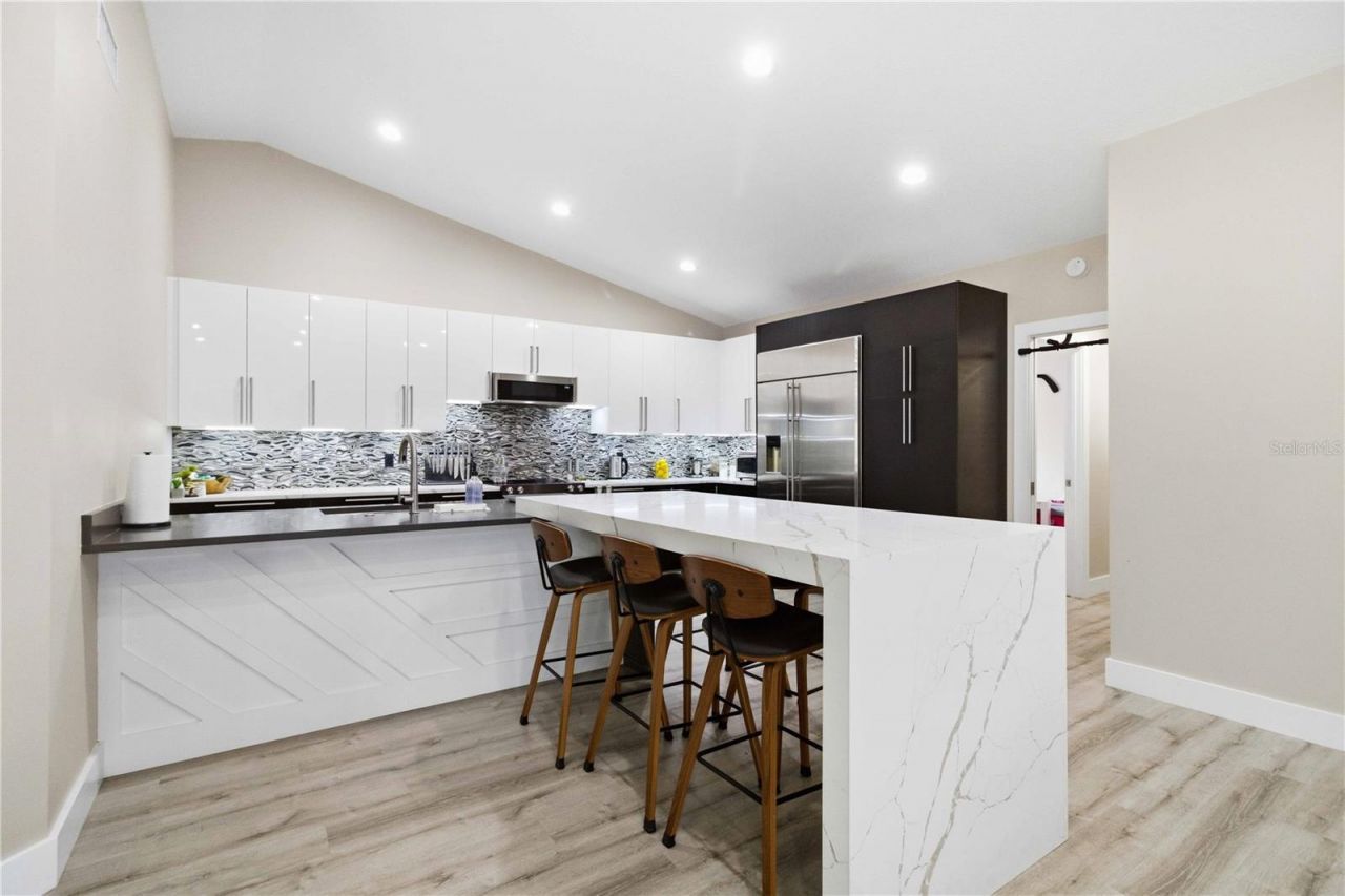 5833 Carriage Drive, Sarasota, FL 34243 Photo