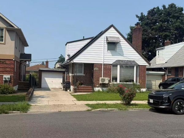 4320 Utopia Parkway , Flushing, NY 11358