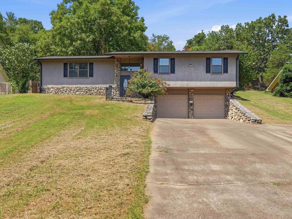 13 Eugenia Street , Morrilton, AR 72110