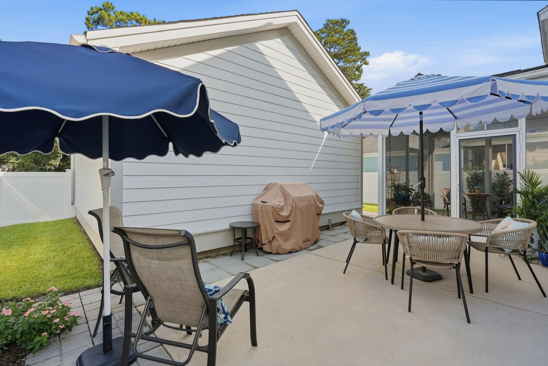 2909 Swamp Sparrow Circle Photo 31