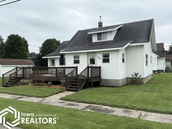 421 Sherman Street, Sheffield, IA 50475