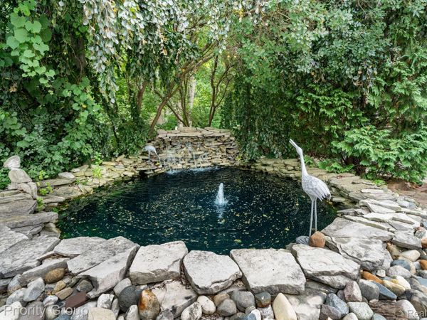 1761 Twin Lakes Boulevard E, Oxford Township, Mi 48371