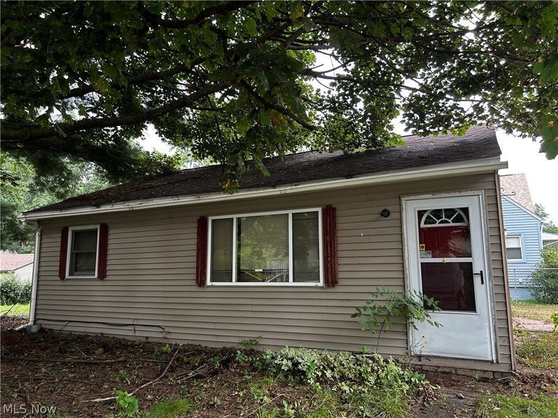 1915 Flint Avenue, Akron, OH 44305 Photo 1