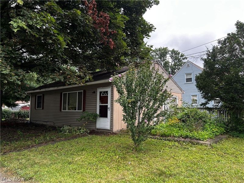 1915 Flint Avenue, Akron, OH 44305 Photo 3