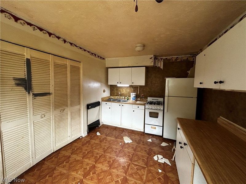 1915 Flint Avenue, Akron, OH 44305 Photo 9