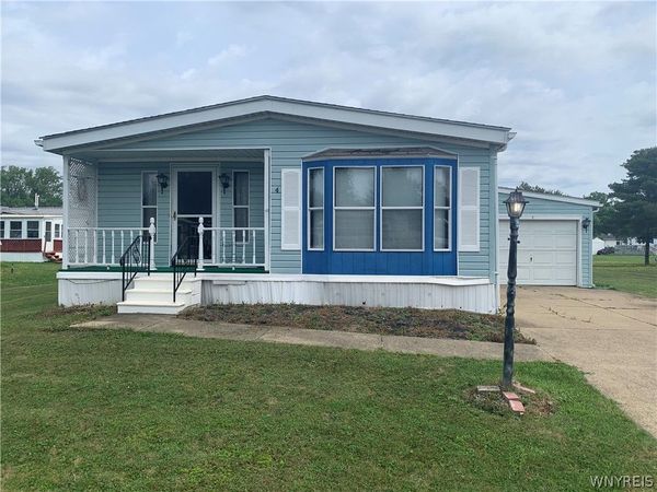 4 N Whispering Lane , Hamburg, NY 14075