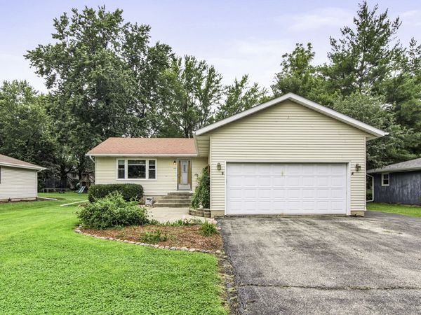 699 Karen Drive , Lake Holiday, IL 60552