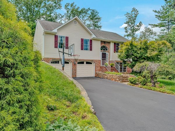 5516 Warwood DR, Roanoke, VA 24018