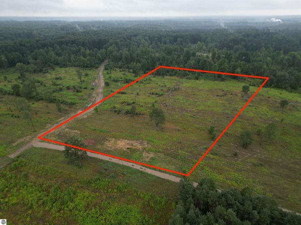 7 Bright Road S, Maple City, MI 49664