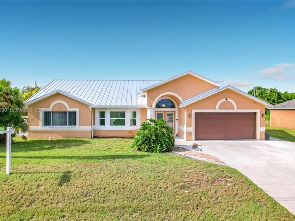 518 SW Lacroix Ave , Port St. Lucie, FL 34953