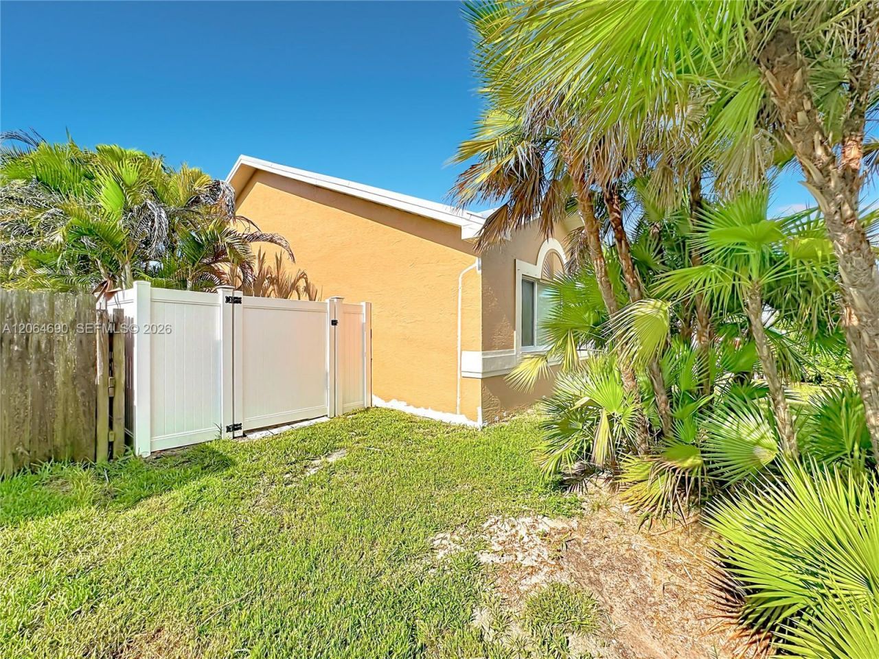 518 SW Lacroix Ave , Port Saint Lucie, FL 34953 Photo