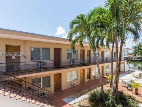 8210 Byron Ave , Unit 21, Miami Beach, FL 33141