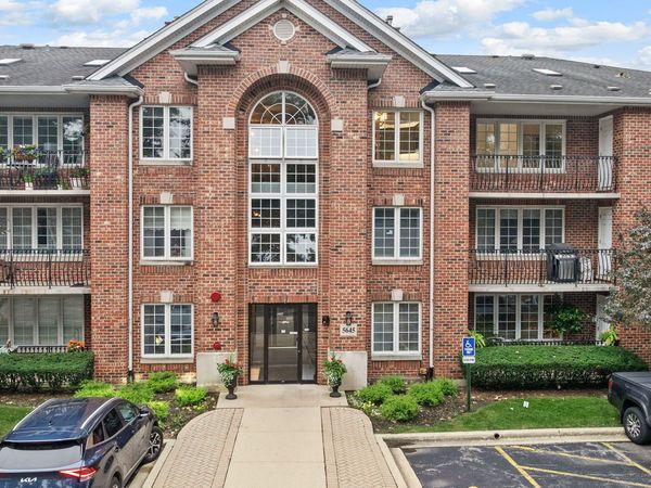 5645 S Cass Avenue , Unit 301, Westmont, IL 60559