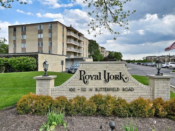 110 W Butterfield Road , Unit 302S, Elmhurst, IL 60126