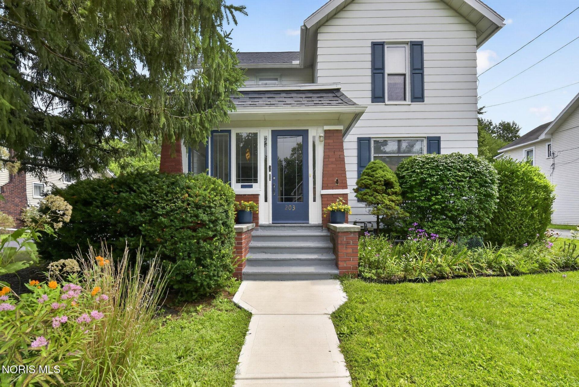 203 Buttonwood Avenue, Bowling Green, OH 43402 Main Photo