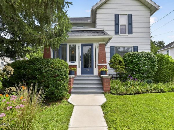 203 Buttonwood Avenue, Bowling Green, OH 43402