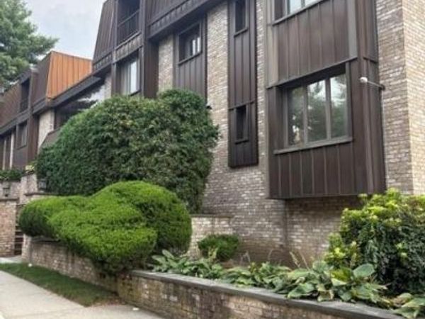 130 S. Middle Neck Road , Unit 6, Great Neck, NY 11021