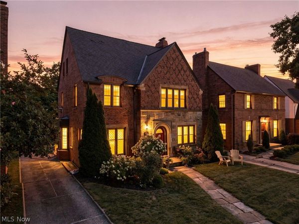 2592 Fenwick Road, University Heights, OH 44118