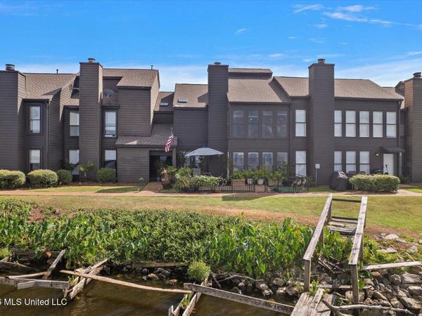 12 Lake Barnett Drive, Brandon, MS 39047