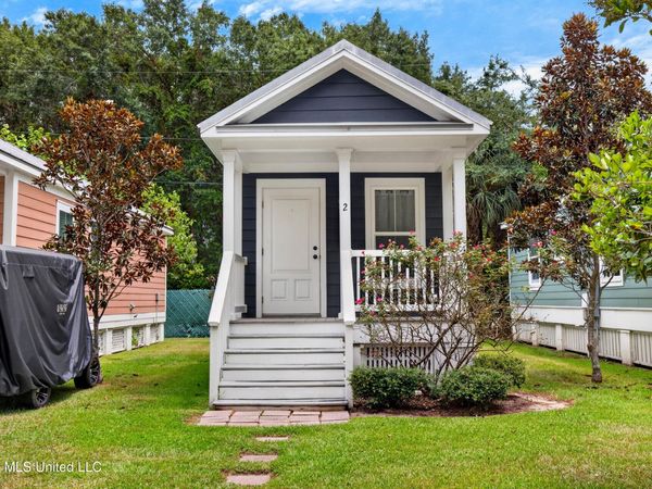 2003 Government Street, Ocean Springs, MS 39564