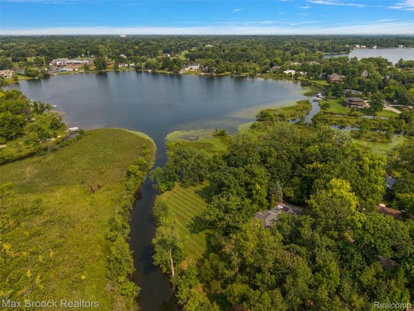 1574 Indianwood Court , Bloomfield Township, Mi 48302