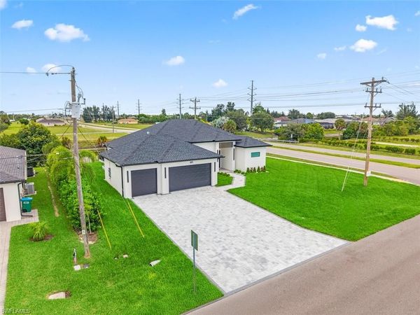 2417 SW 2nd TER , CAPE CORAL, FL 33991