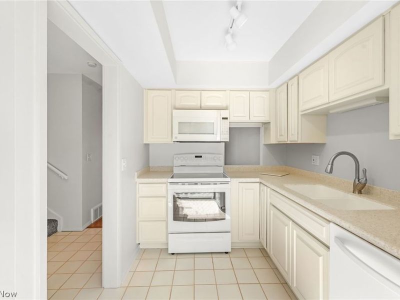 1110 By The Shores Drive, Unit 4, Huron, OH 44839 Photo 9
