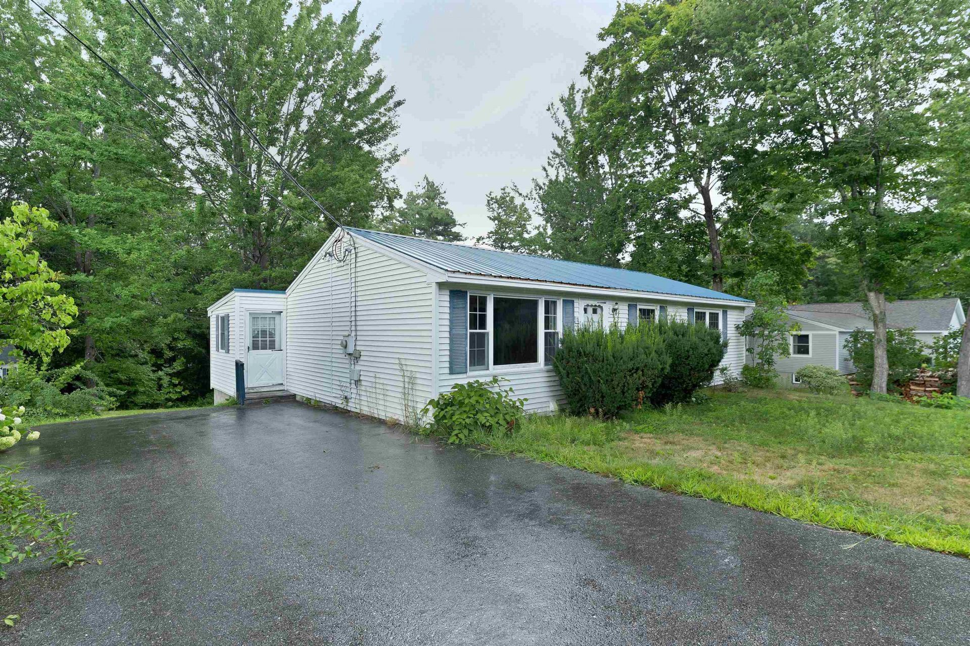 11 Massachusetts Avenue, Meredith, NH 03253 Main Photo