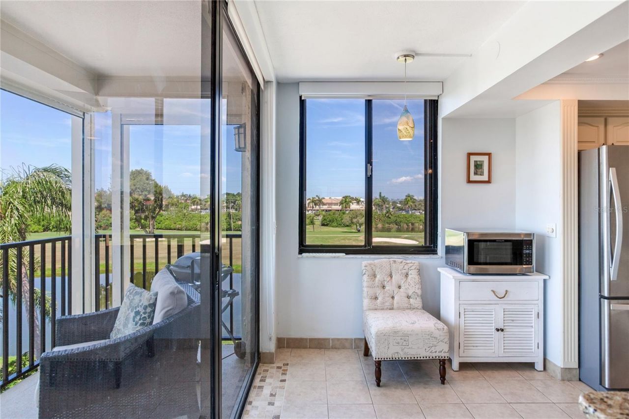 6104 Palma Del Mar Boulevard S, Unit 404, Saint Petersburg, FL 33715 Photo