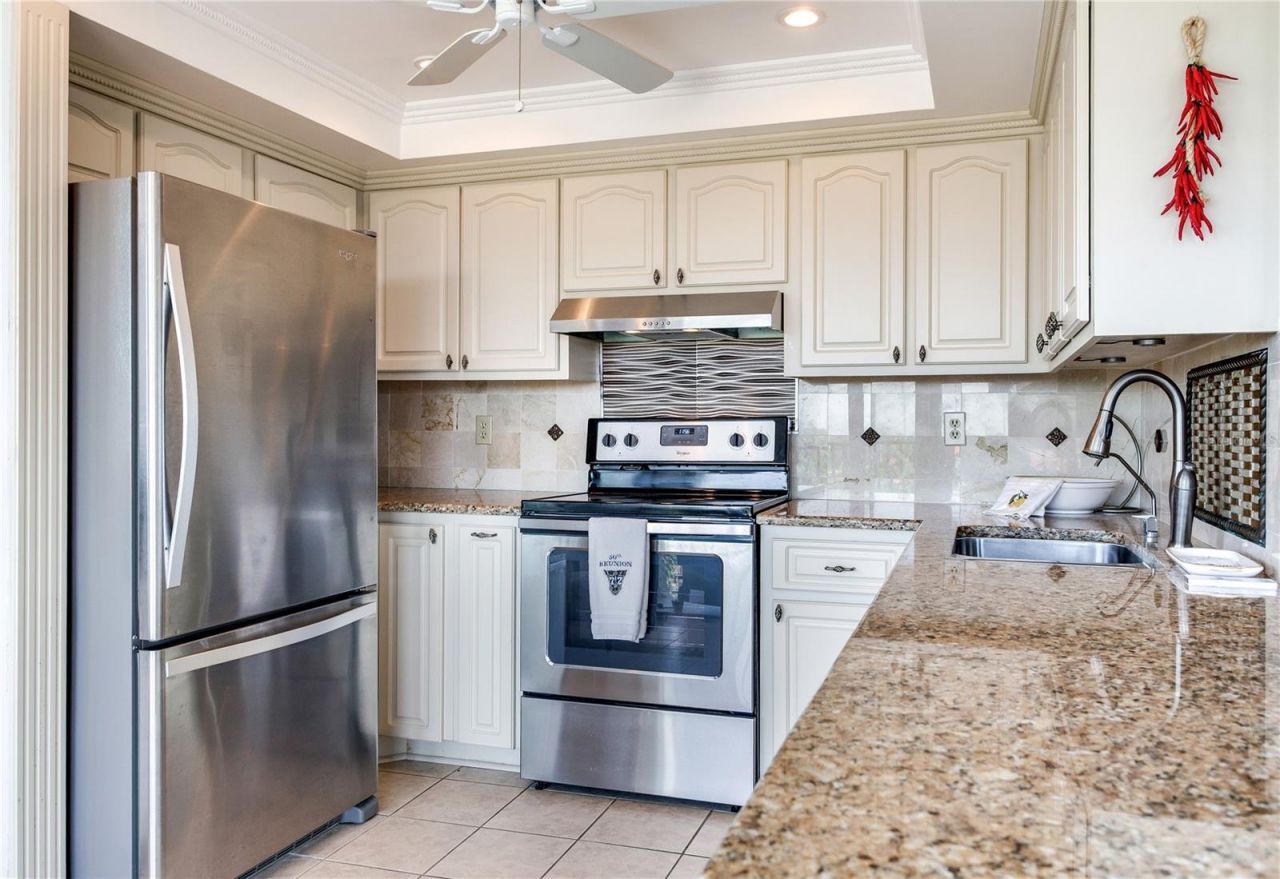 6104 Palma Del Mar Boulevard S, Unit 404, Saint Petersburg, FL 33715 Photo