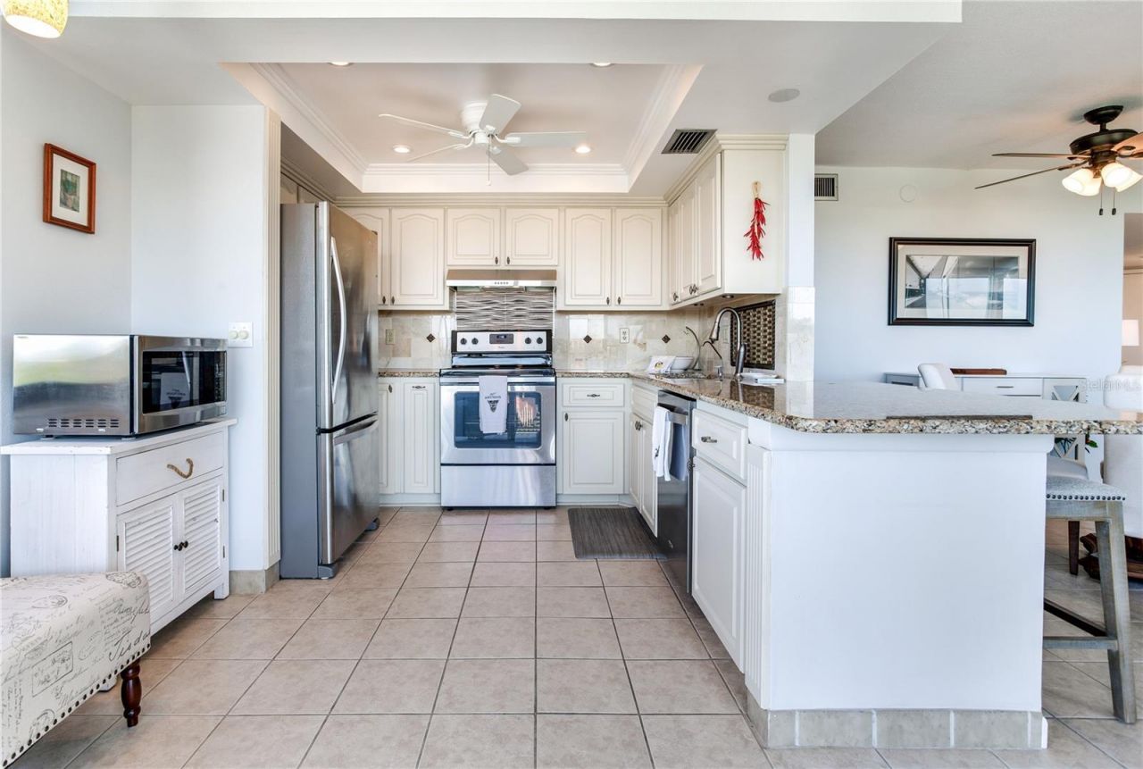 6104 Palma Del Mar Boulevard S, Unit 404, Saint Petersburg, FL 33715 Photo