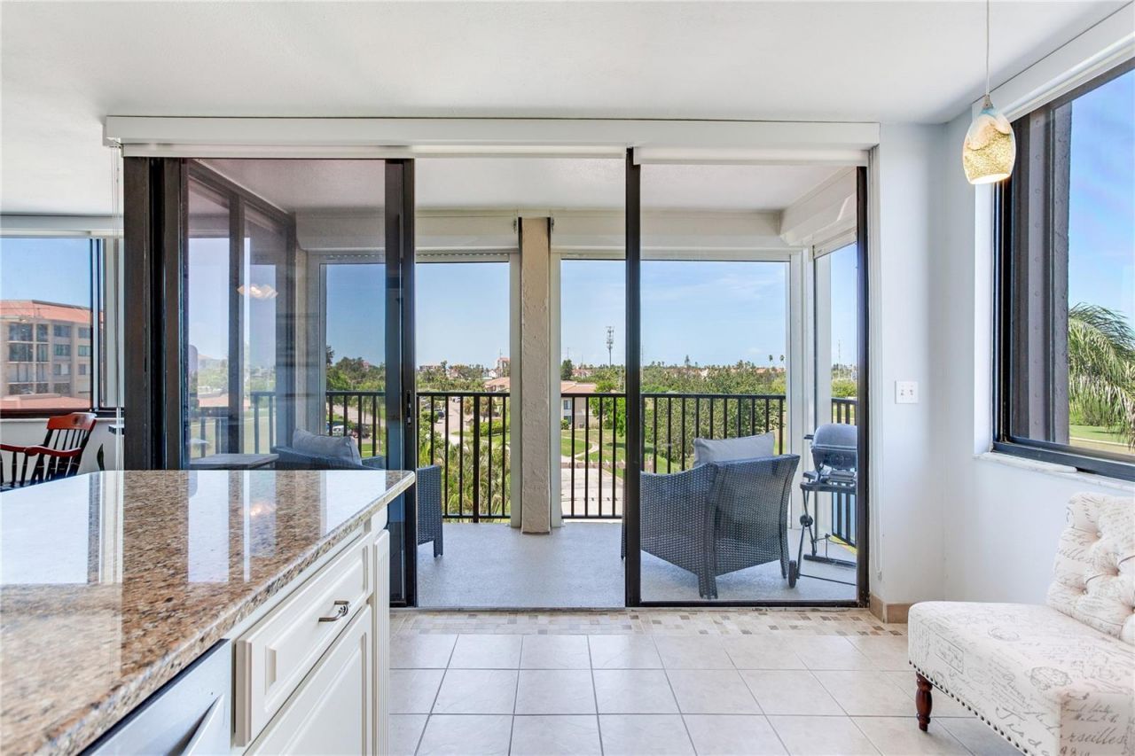 6104 Palma Del Mar Boulevard S, Unit 404, Saint Petersburg, FL 33715 Photo