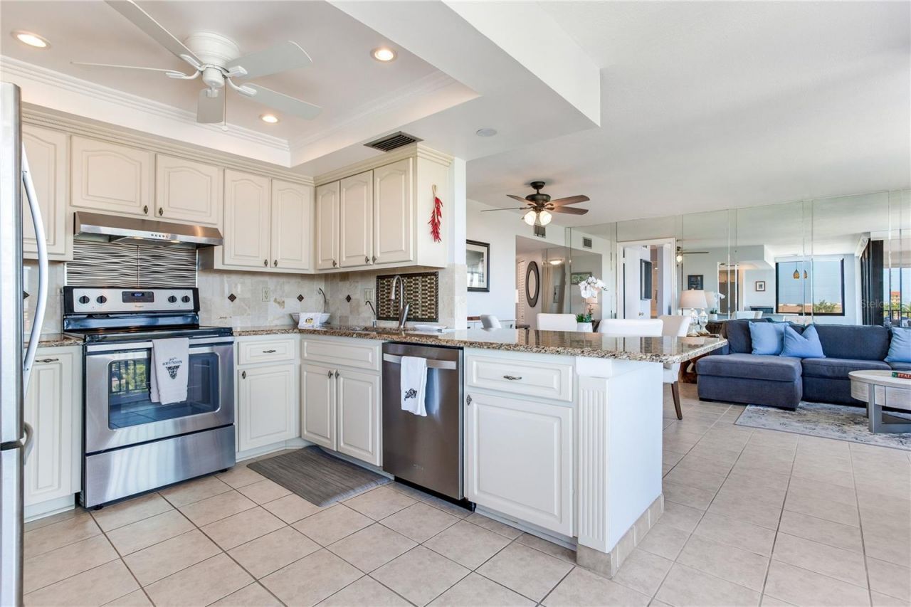 6104 Palma Del Mar Boulevard S, Unit 404, Saint Petersburg, FL 33715 Photo