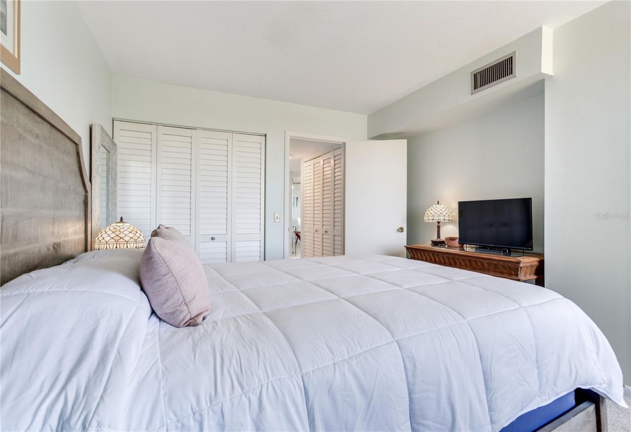 6104 Palma Del Mar Boulevard S, Unit 404, Saint Petersburg, FL 33715 Photo