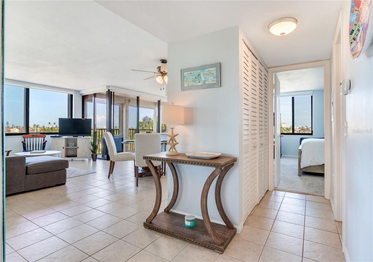 6104 Palma Del Mar Boulevard S, Unit 404, Saint Petersburg, FL 33715 Photo