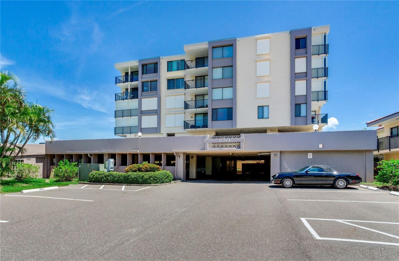 6104 Palma Del Mar Boulevard S, Unit 404, Saint Petersburg, FL 33715 Photo