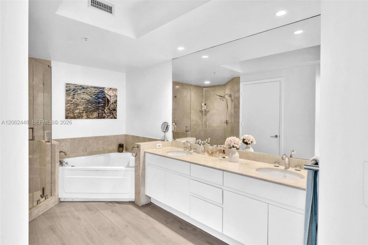848 Brickell Key Dr , Unit 1805, Miami, FL 33131 Photo