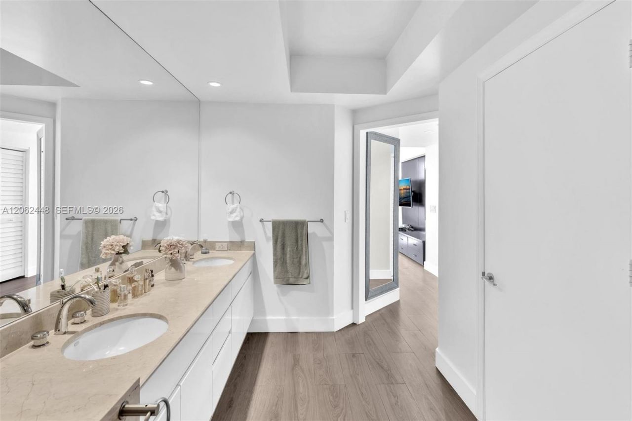 848 Brickell Key Dr , Unit 1805, Miami, FL 33131 Photo