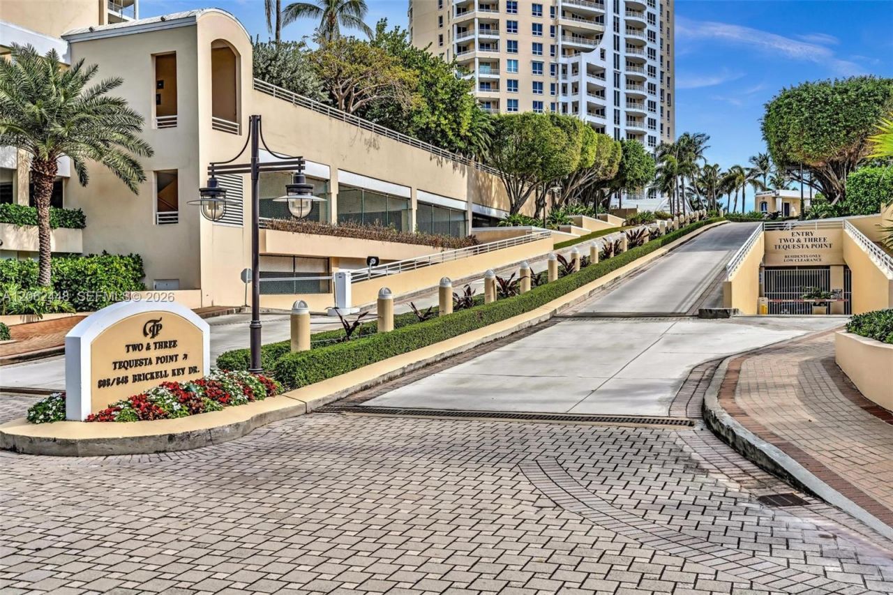 848 Brickell Key Dr , Unit 1805, Miami, FL 33131 Photo
