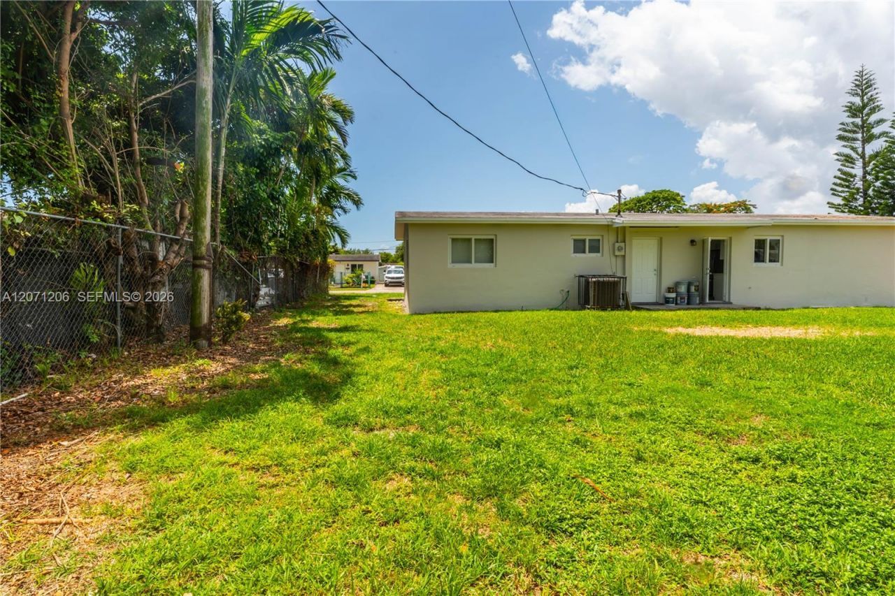 10825 SW 221st St, Miami, FL 33170 Photo