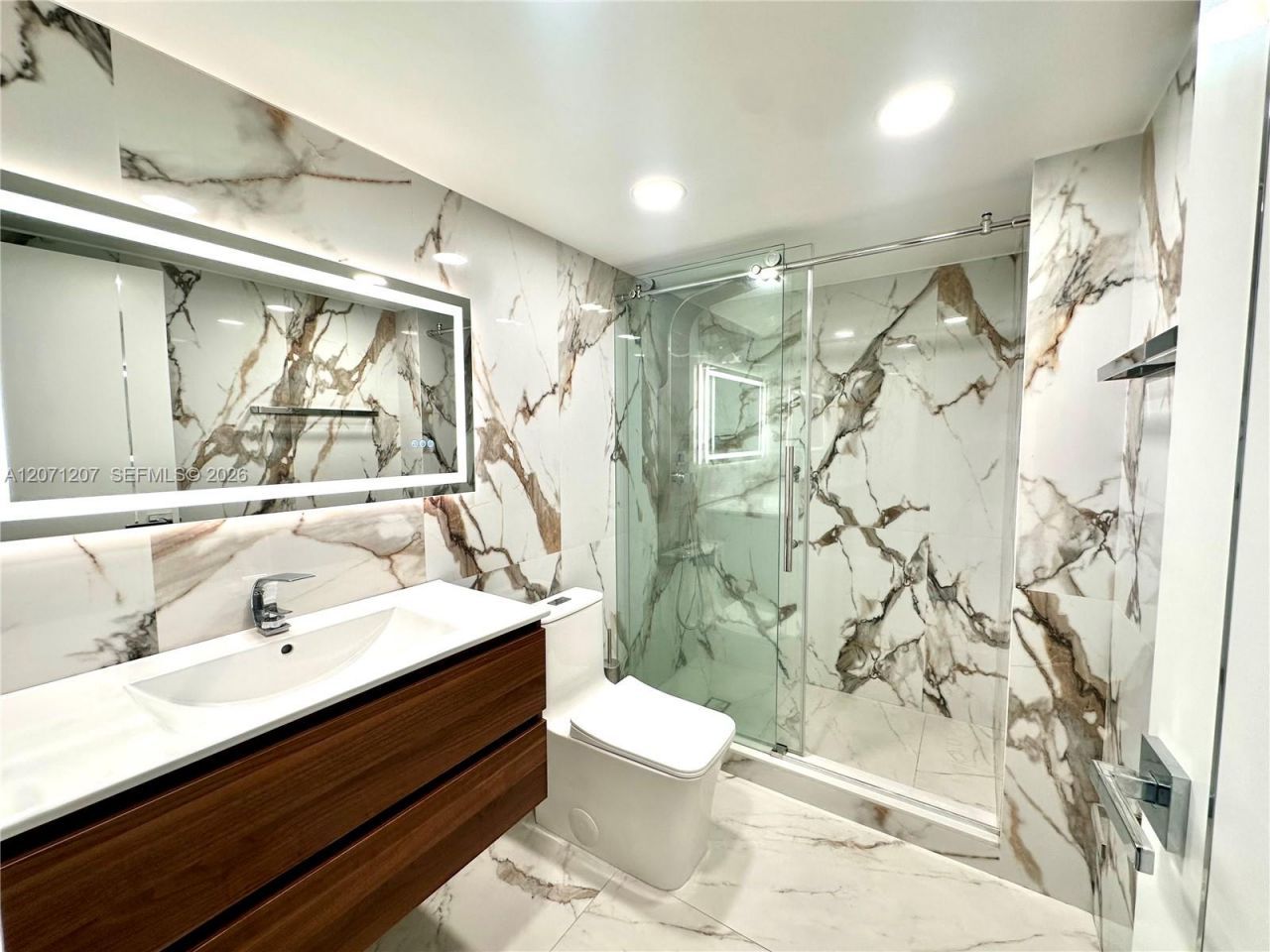 671 NE 195th St , Unit 205E, Miami, FL 33179 Photo