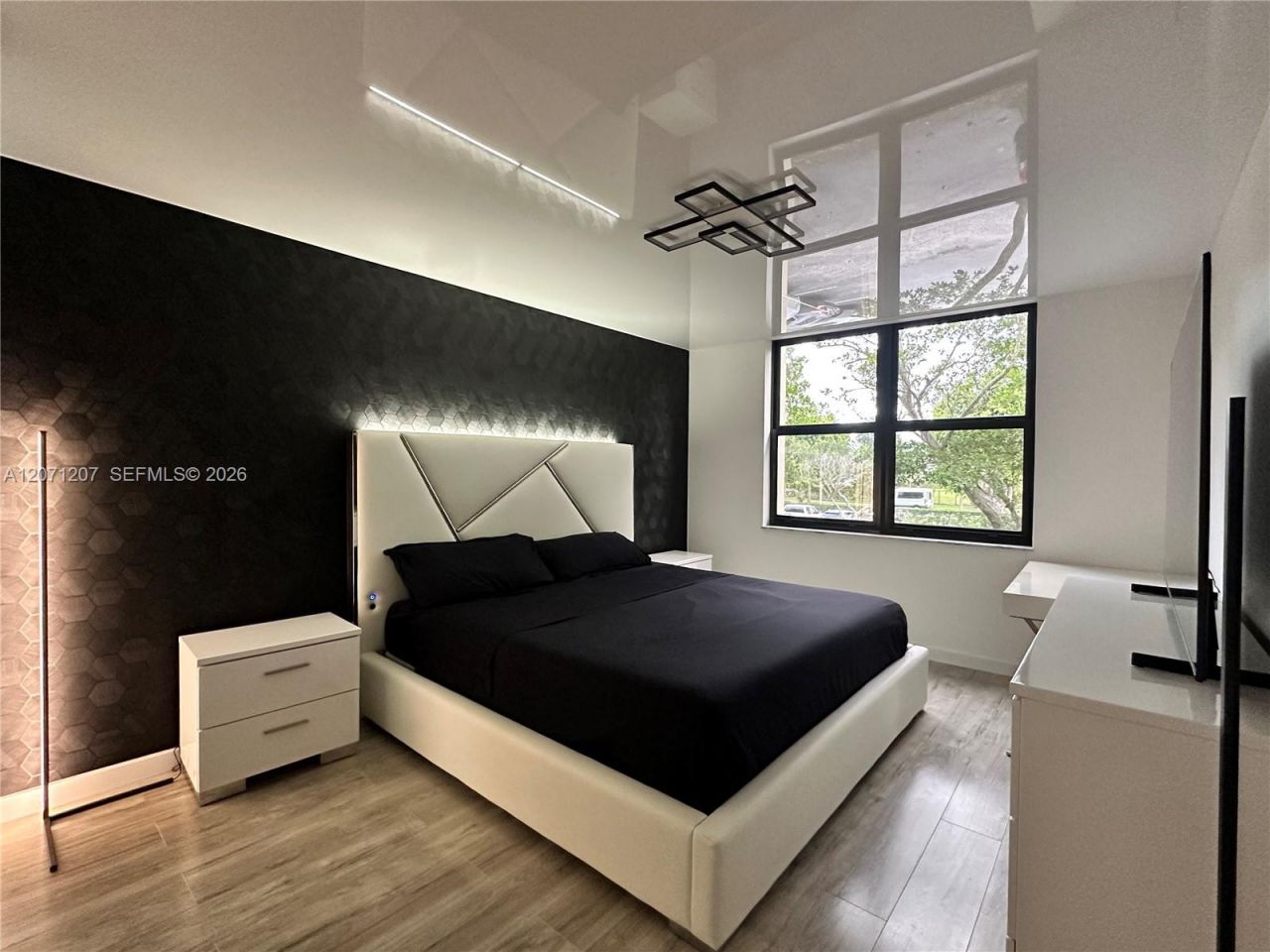 671 NE 195th St , Unit 205E, Miami, FL 33179 Photo